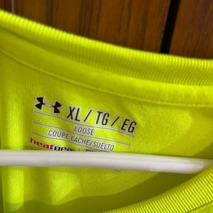 Under armor  loosefitting T-shirt
